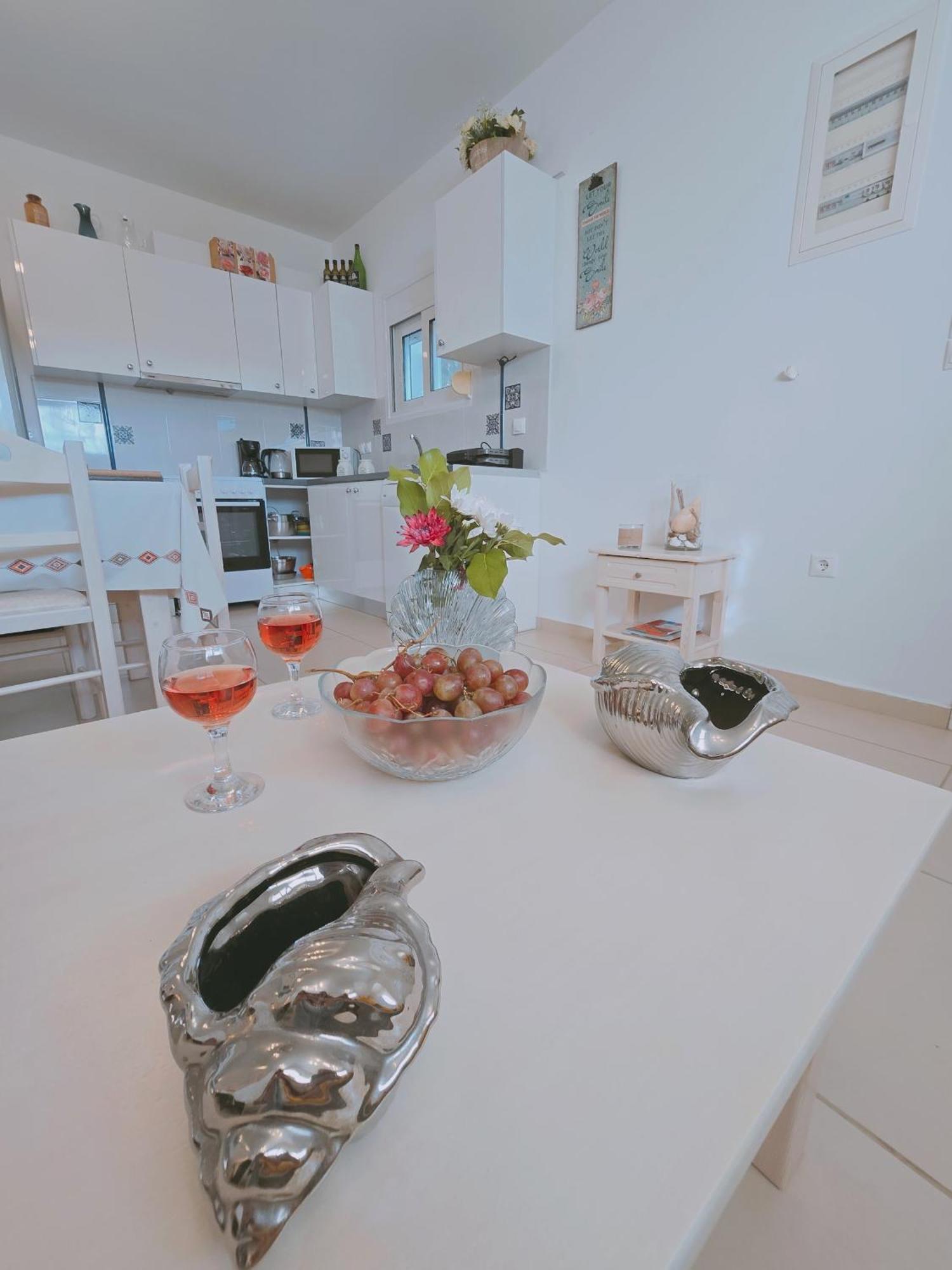 Lakithra Apartments Bagian luar foto